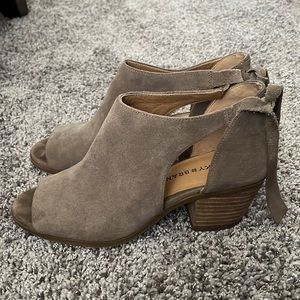 Lucky Brand Size 8 gray suede shoes